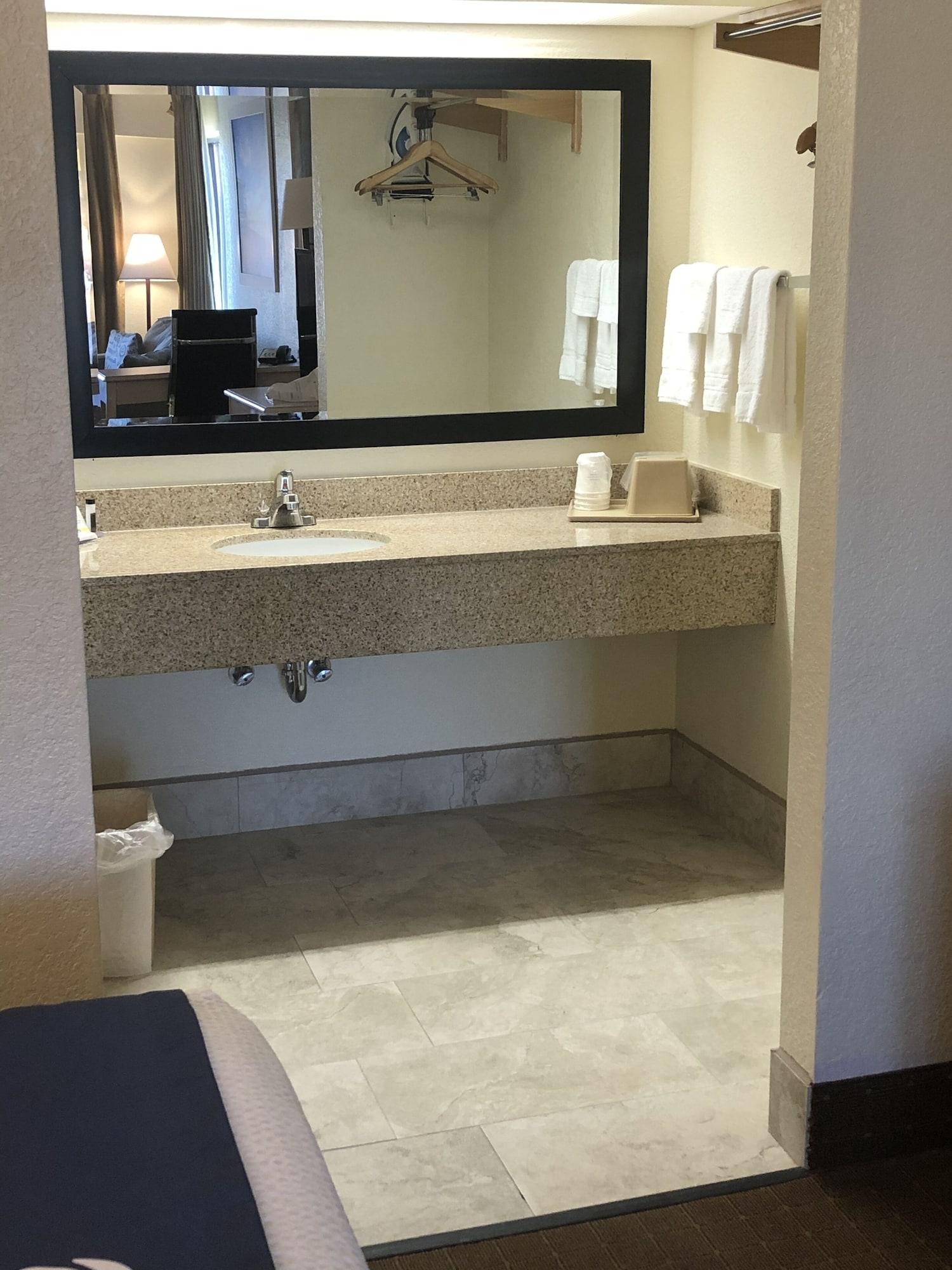 Days Inn & Suites By Wyndham Navarre - Near Beaches Hurlburt Ngoại thất bức ảnh