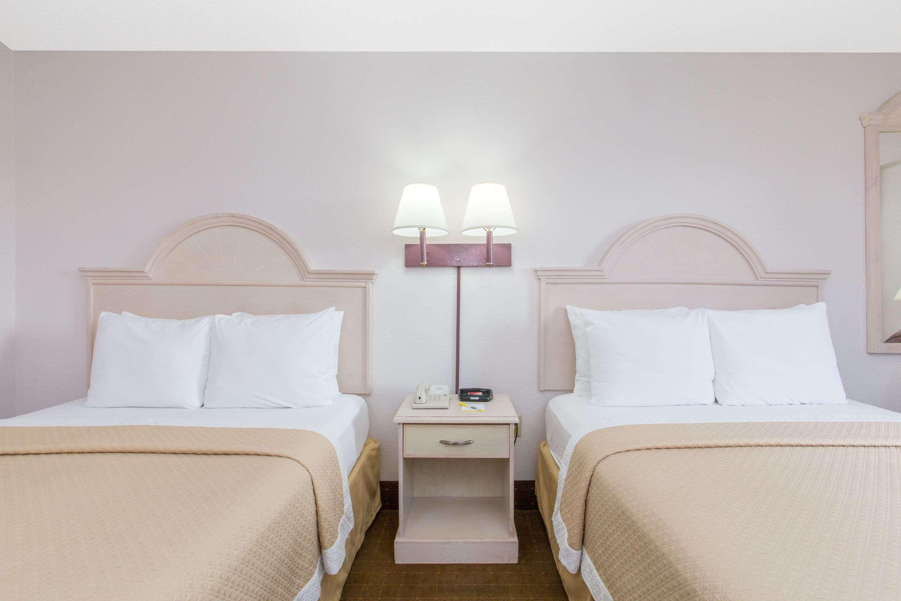 Days Inn & Suites By Wyndham Navarre - Near Beaches Hurlburt Ngoại thất bức ảnh