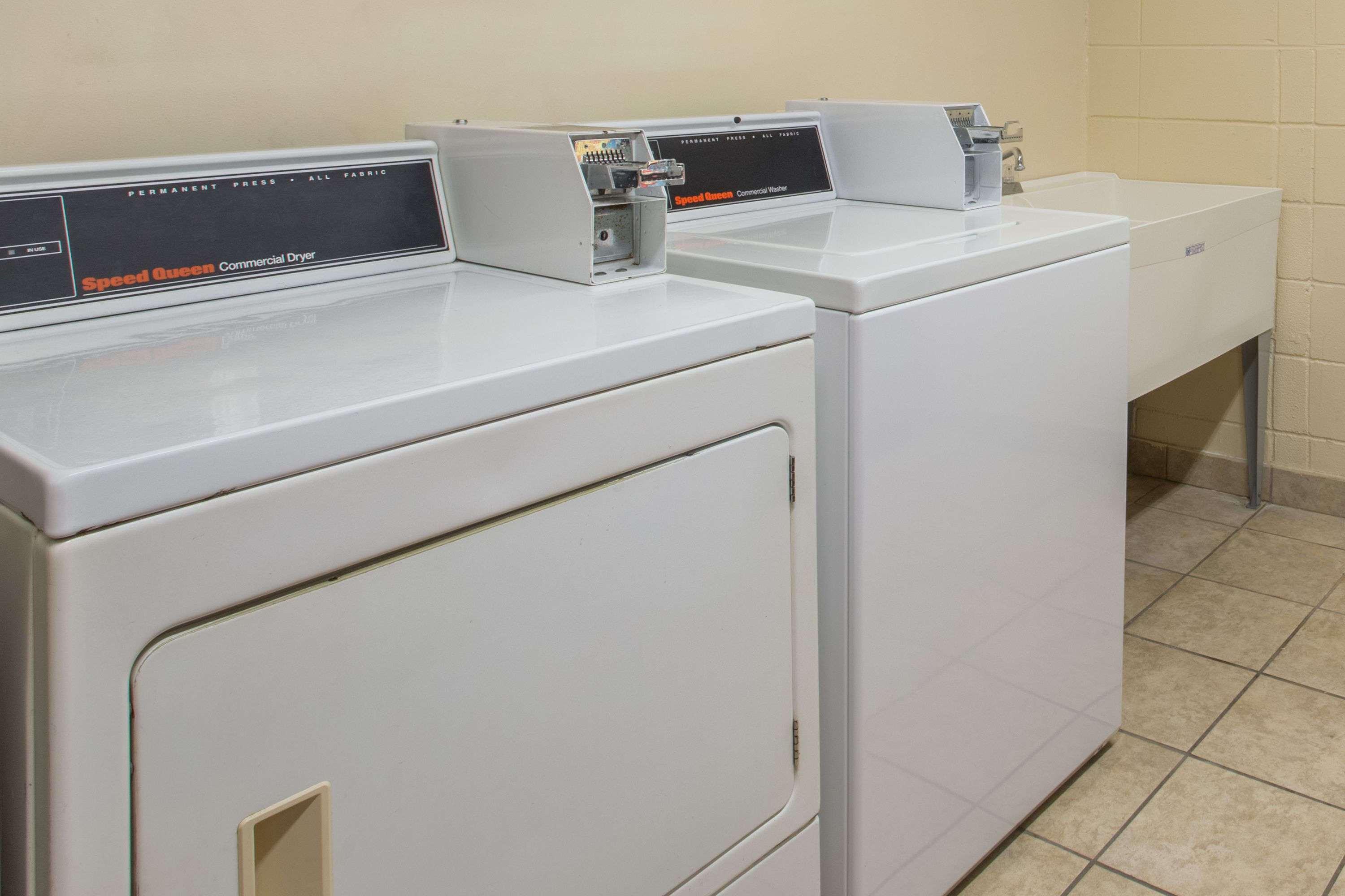 Days Inn & Suites By Wyndham Navarre - Near Beaches Hurlburt Ngoại thất bức ảnh