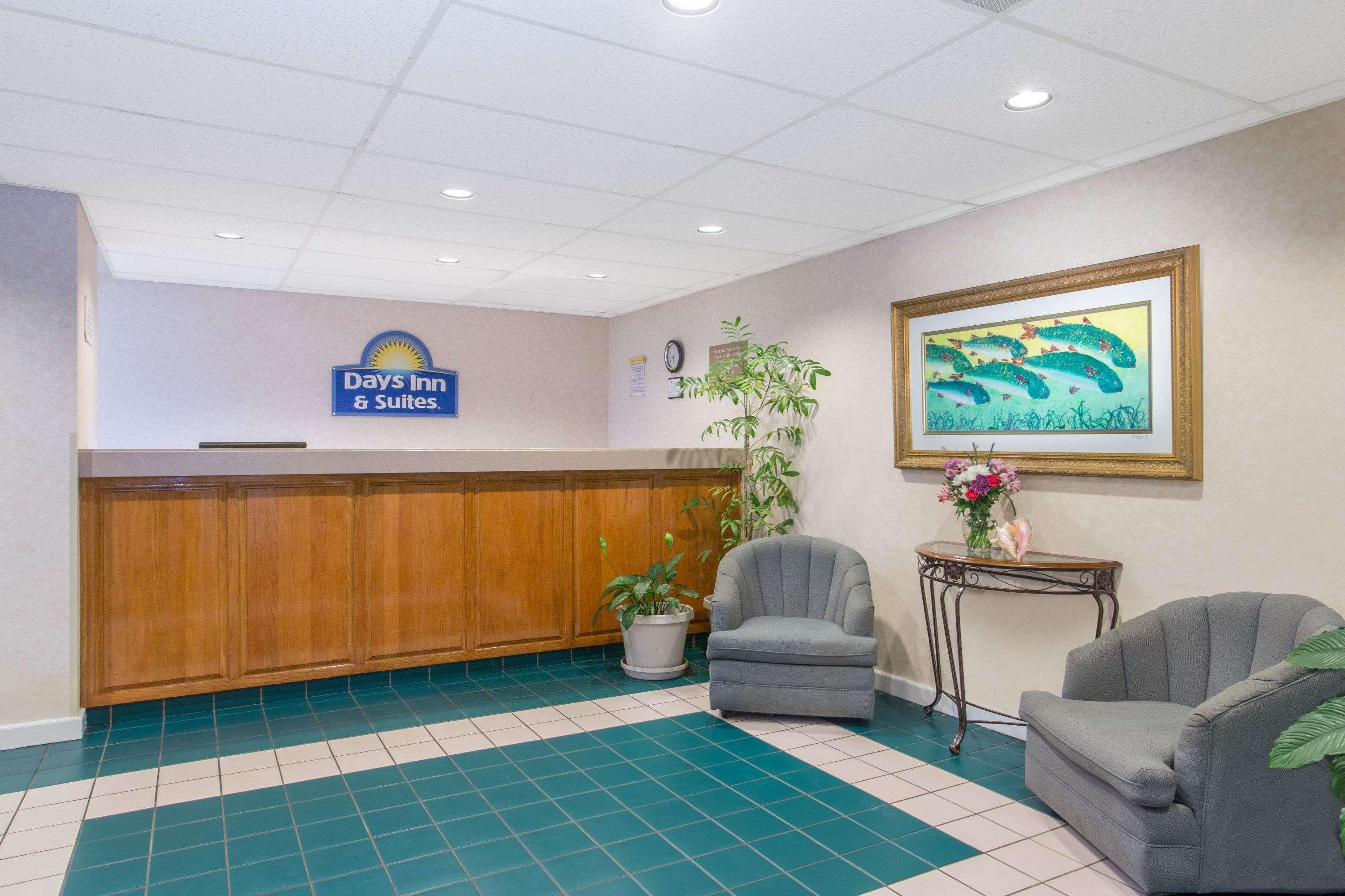 Days Inn & Suites By Wyndham Navarre - Near Beaches Hurlburt Ngoại thất bức ảnh