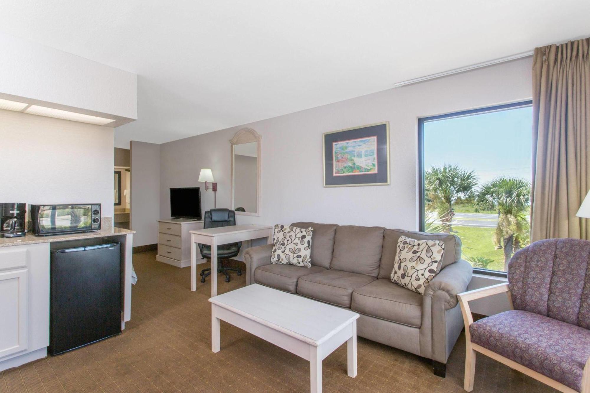 Days Inn & Suites By Wyndham Navarre - Near Beaches Hurlburt Ngoại thất bức ảnh