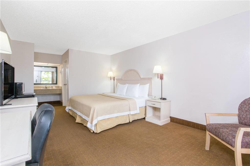 Days Inn & Suites By Wyndham Navarre - Near Beaches Hurlburt Phòng bức ảnh