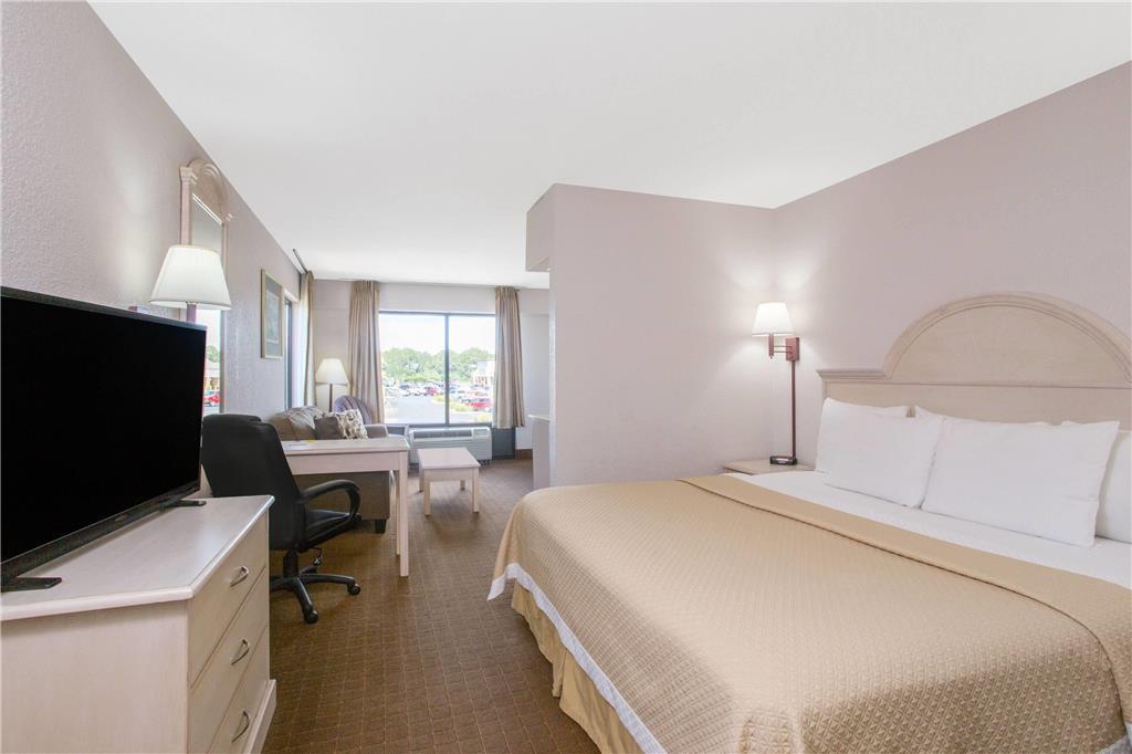 Days Inn & Suites By Wyndham Navarre - Near Beaches Hurlburt Phòng bức ảnh
