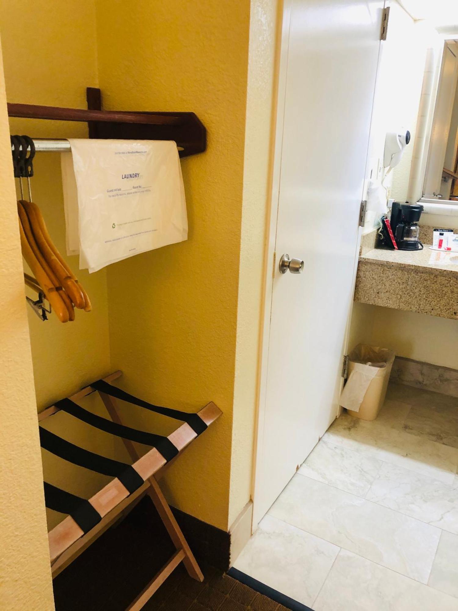 Days Inn & Suites By Wyndham Navarre - Near Beaches Hurlburt Ngoại thất bức ảnh