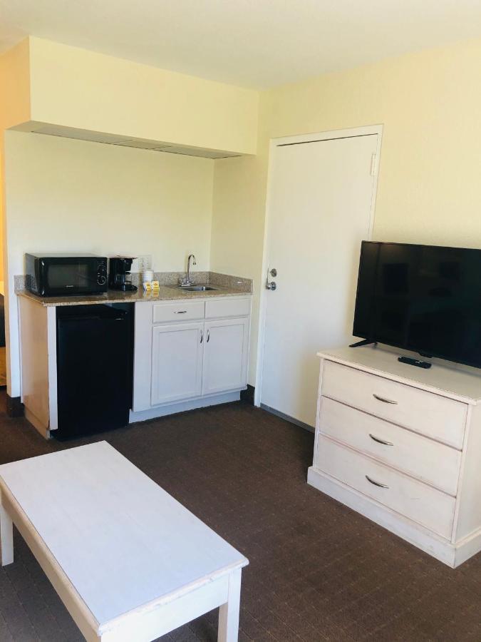 Days Inn & Suites By Wyndham Navarre - Near Beaches Hurlburt Ngoại thất bức ảnh