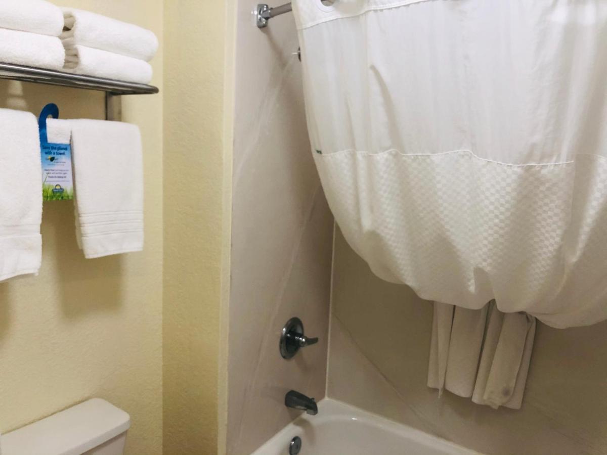 Days Inn & Suites By Wyndham Navarre - Near Beaches Hurlburt Ngoại thất bức ảnh