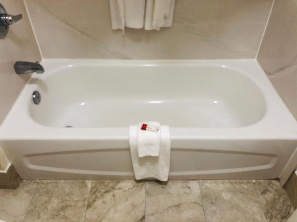 Days Inn & Suites By Wyndham Navarre - Near Beaches Hurlburt Ngoại thất bức ảnh